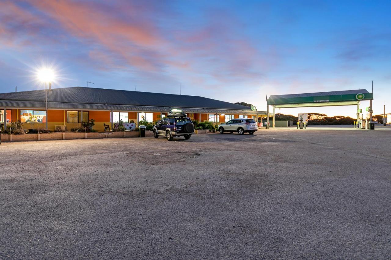 Border Village Roadhouse Bagian luar foto