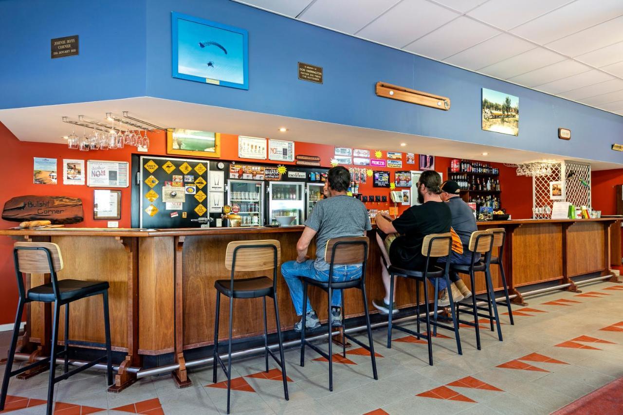 Border Village Roadhouse Bagian luar foto