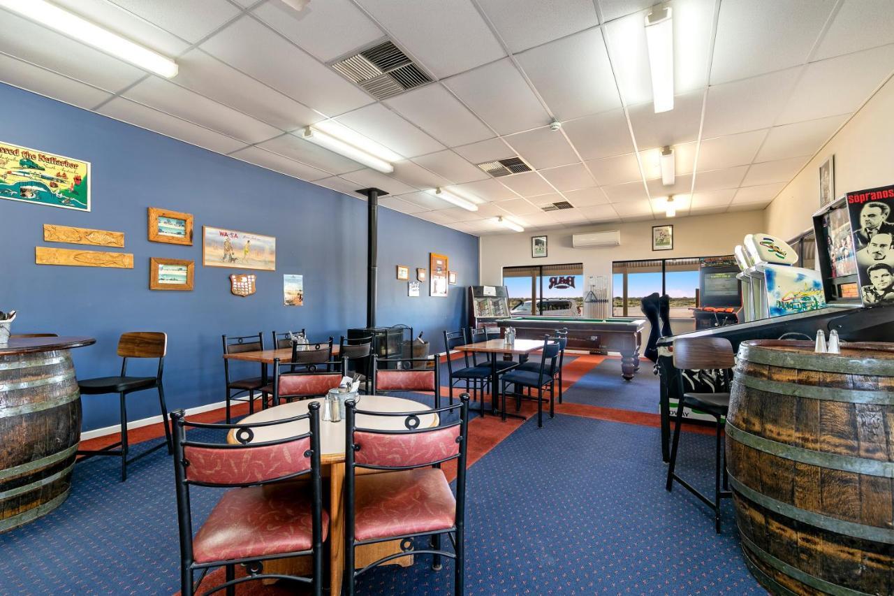 Border Village Roadhouse Bagian luar foto
