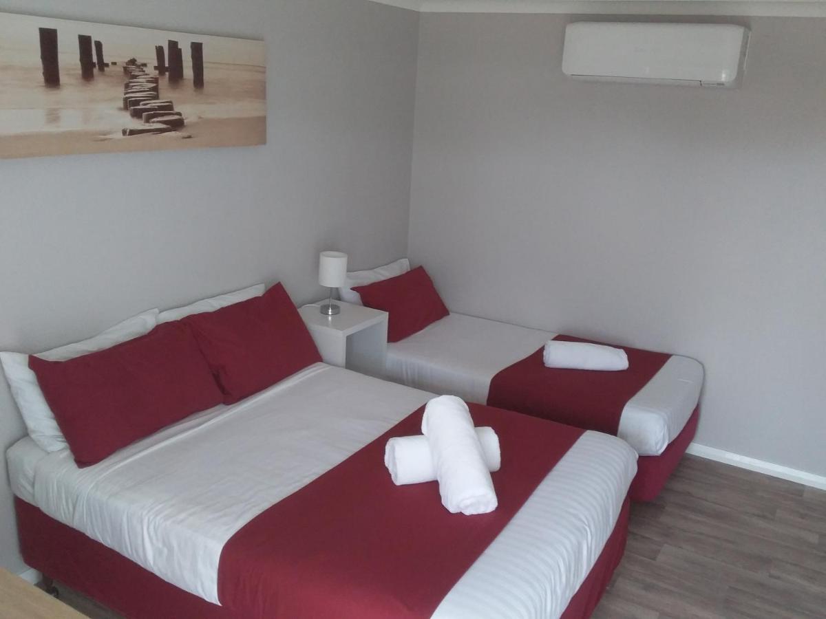 Border Village Roadhouse Bagian luar foto